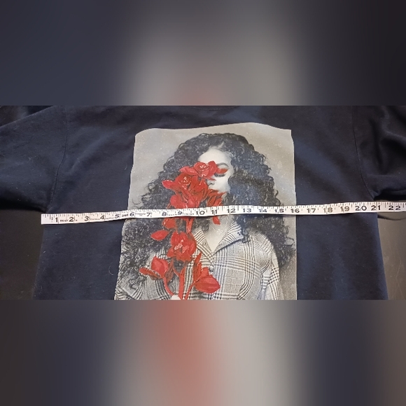 HER H.E.R. Sweatshirt I Used To Know Her Roses Official Merch R&B Black Medium - Picture 6 of 6
